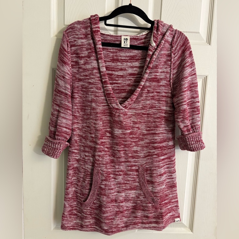 Roxy Red and White Y2K Knit V-Neck Summer Sweater with Cuffed Sleeves and Hoodie